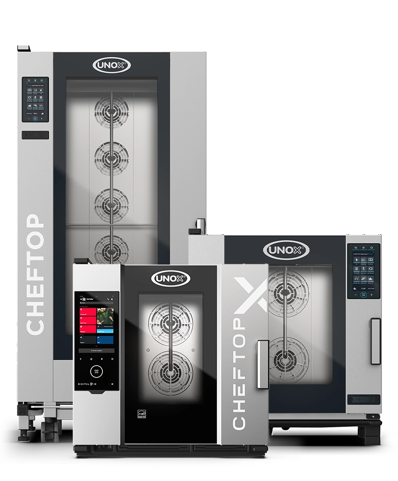 Três fornos combinados juntos: um forno combinado alto Cheftop, um Cheftop Mind.Maps menor e um forno Cheftop-X na frente.